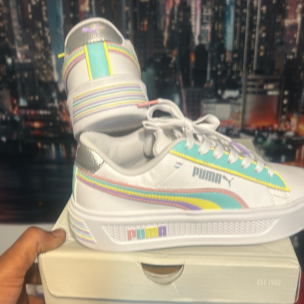 Custom women Puma size 6 never worn - Picture 1 of 4